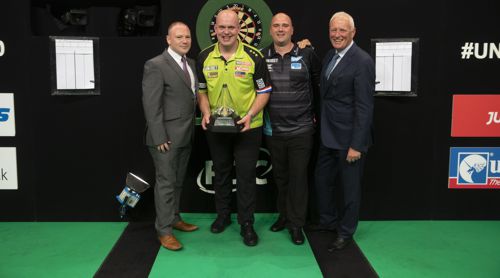 Michael van Gerwen, Rob Cross und Barry Hearn