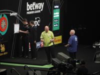 Michael van Gerwen besiegt Robert Thornton, es war jedoch knapper als gedacht