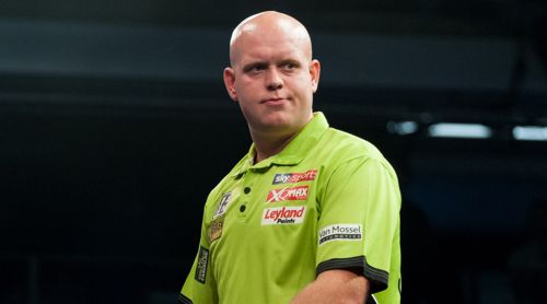 Michael van Gerwen humpelte am ersten Tag der German Darts Masters mit einer Schleimbeutelentzündung zum Dartboard