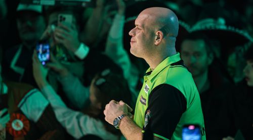 Michael van Gerwen von der Seite fotografiert