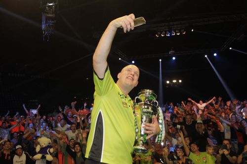 Michael van Gerwen bleibt Europameister