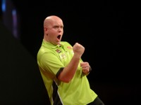 Michael van Gerwen ist nach seinem 4:1 Spaziergang über Mark Webster weiter auf Kurs zur Titelverteidigung