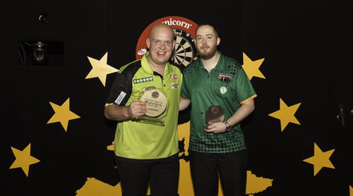 Michael van Gerwen besiegte Steve Lennon im Finale der Dutch Darts Masters