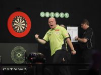 Michael van Gerwen unterstrich im Achtelfinale des PDC World Grand Prix seine Favoritenstellung auf den Titel