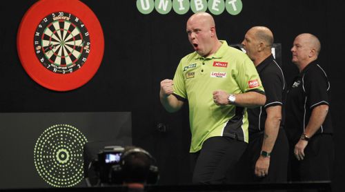 Michael van Gerwen zieht nach einer bärenstarken Leistung zum dritten Mal hintereinander in das Endspiel des Grand Prix ein