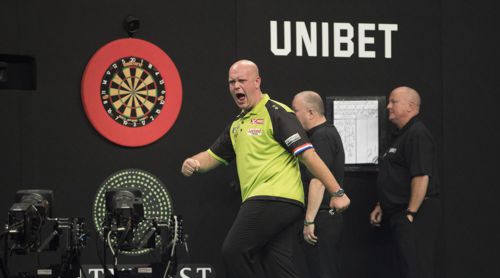 Michael van Gerwen marschiert in das Finale