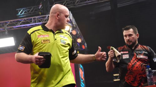 Jonny Clayton wirft erneut Michael van Gerwen aus dem Masters