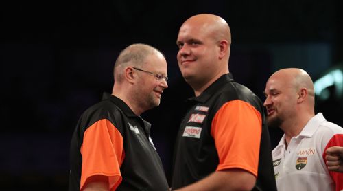 Michael van Gerwen und Raymond van Barneveld spielen in orange für Holland