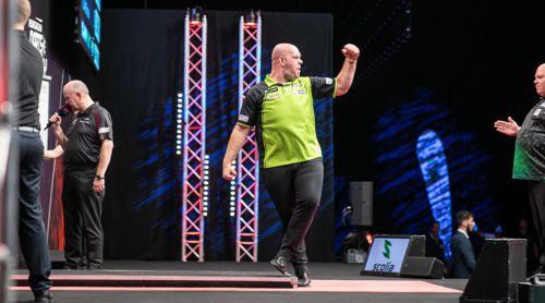 Michael van Gerwen feiert seinen 9-Darter