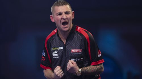 Nathan Aspinall zieht in das Achtelfinale der WM ein