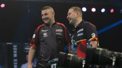 Nachwuchsspieler Nathan Aspinall und Dimitri Van den Bergh