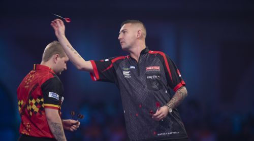 Nathan Aspinall zieht erneut in die Vorschlussrunde der WM ein