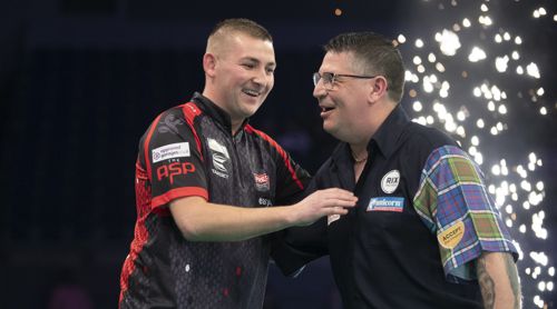 Nathan Aspinall erkämpft ein Unentschieden gegen Gary Anderson