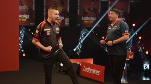 Nathan Aspinall nutzt seine Chance gegen Mensur Suljovic