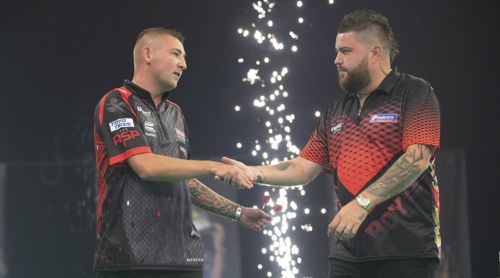 Nathan Aspinall stärker als Michael Smith