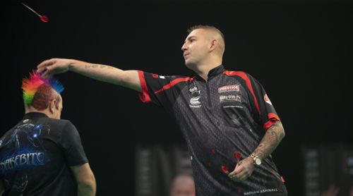 Nathan Aspinall besiegt Weltmeister Peter Wright