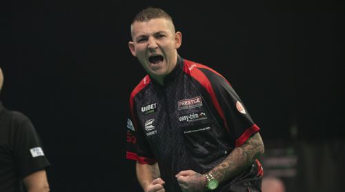 Nathan Aspinall zieht in das Finale der Premier League ein