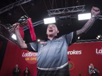 Nathan Aspinall gewann die UK Open 2019