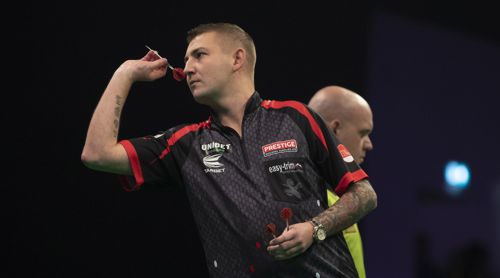 Nathan Aspinall bezwingt Michael van Gerwen