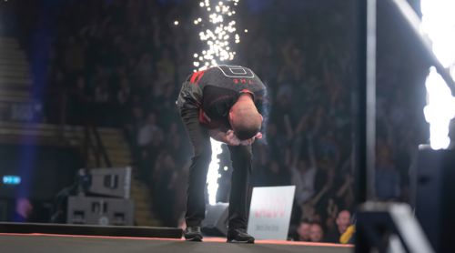 Nathan Aspinall 6:5 Dimitri Van den Bergh