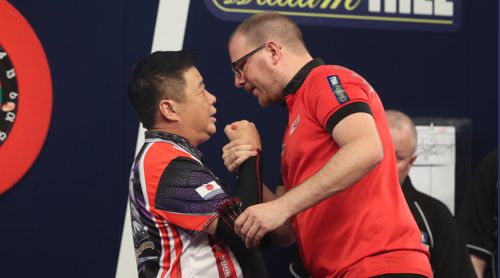 Darts-Legende Paul Lim besiegte Ex-BDO-Weltmeister Mark Webster