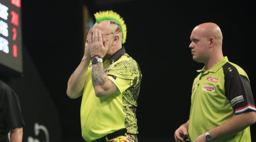 Peter Wright kann gar nicht hinsehen