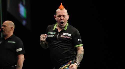 Peter Wright freut sich in Berlin über einen Punkt