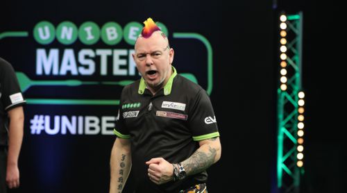 Peter Wright holte für sein erstes Masters-Spiel seine Gitarren-Hose aus dem Schrank