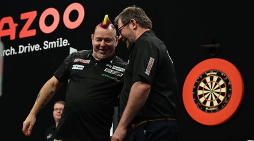 Peter Wright und James Wade fröhlich