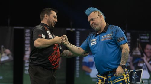 Peter Wright und Debütant Jonny Clayton