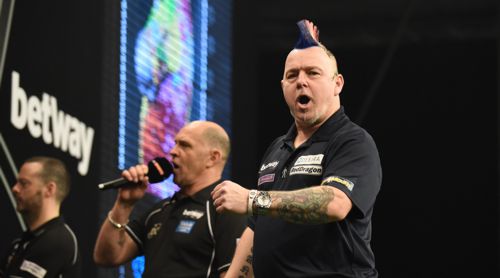 Peter Wright freut sich über seinen Sieg bei der Premier League