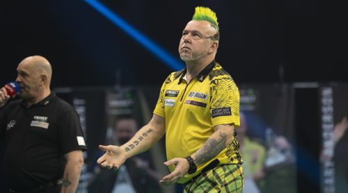 Peter Wright liebt sein gelbes Kostm