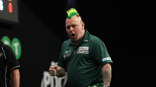 Peter Wright hat sein Outfit passend zu Dublin mit Kleeblättern gewählt