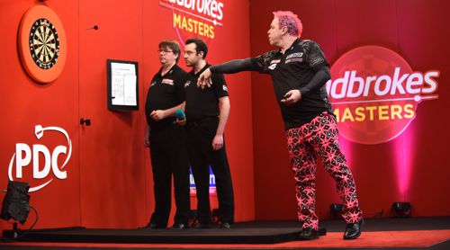 Titelverteidiger Peter Wright gewinnt sein Auftaktmatch gegen Simon Whitlock
