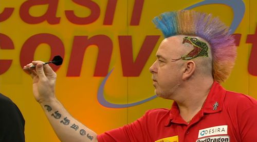 Peter Wright setzt sich in einem Krimi gegen Kim Huybrechts durch Peter Wright setzt sich in einem Krimi gegen Kim Huybrechts durch