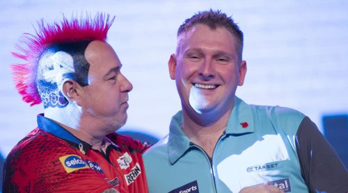 Peter Wright und Ryan Harrington haben sichtlich Spaß