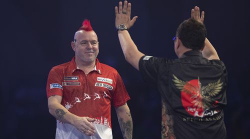 Seigo Asada huldigt Peter Wright