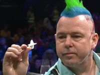 Peter Wright rächte sich bei James Wade für die Niederlage in Perth