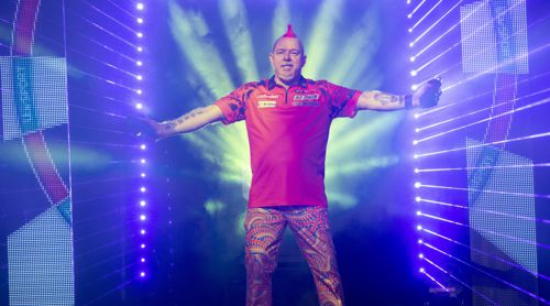 Weltmeister Peter Wright gewinnt klar gegen Simon Whitlock
