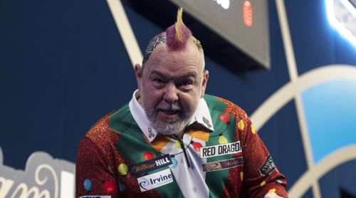 Peter Wright mit Weihnachtsmann-Dartshirt