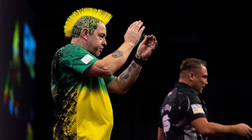 Peter Wright in gelb und grün