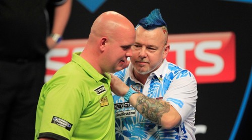 Peter Wright gratuliert Michael van Gerwen