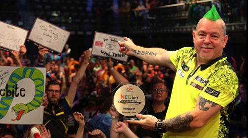 Peter Wright ist nach seinem Turniersieg bestens gelaunt
