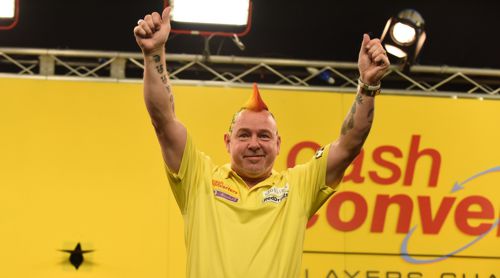 Peter Wright freut sich über den Einzug in das Viertelfinale der Players Championship Finals