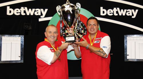 Phil Taylor und Adrian Lewis gewinnen den World Cup of Darts 2016