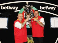 Phil Taylor und Adrian Lewis gewinnen den World Cup of Darts 2016