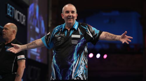 Phil Taylor erhielt im Achtelfinale des World Matchplay erstaunlich wenig Gegenwehr von Raymond van Barneveld