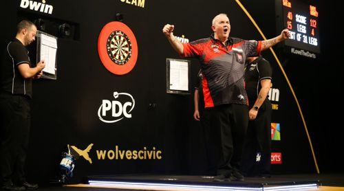 Phil Taylor freut sich riesig über den Einzug in das Halbfinale des Grand Slam