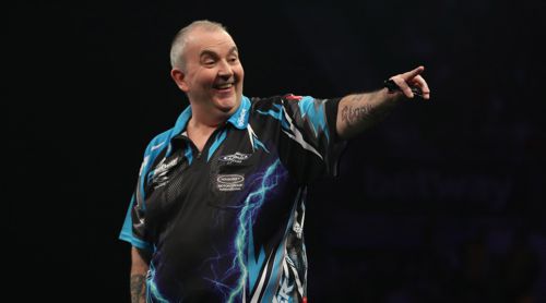 Phil Taylor hat bei seinem Sieg über Michael van Gerwen sichtlich Spaß