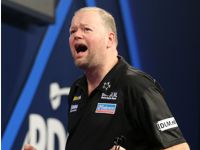 Barney wehrt 15 x 180 von Bunting ab und zieht mit Glück ins Achtelfinale ein